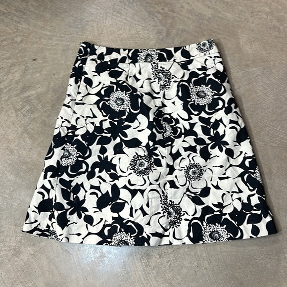 Merona Cream & Navy Floral Print Skirt w Buttoned Front Pockets Size 12 - Picture 6 of 7